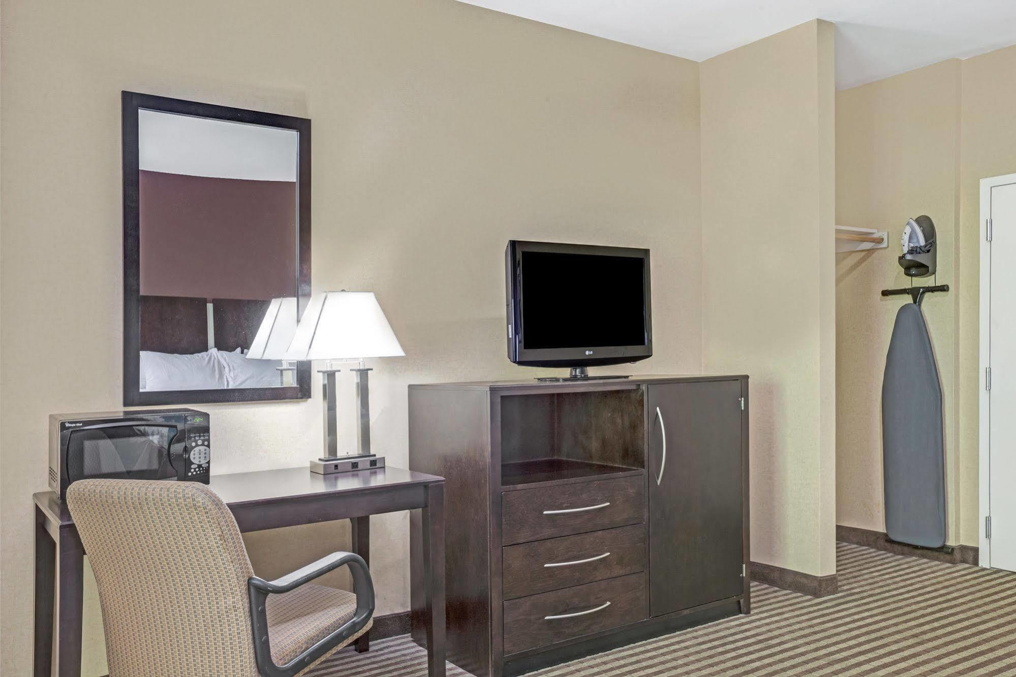 Whitney Inn & Suites 햄덴 외부 사진