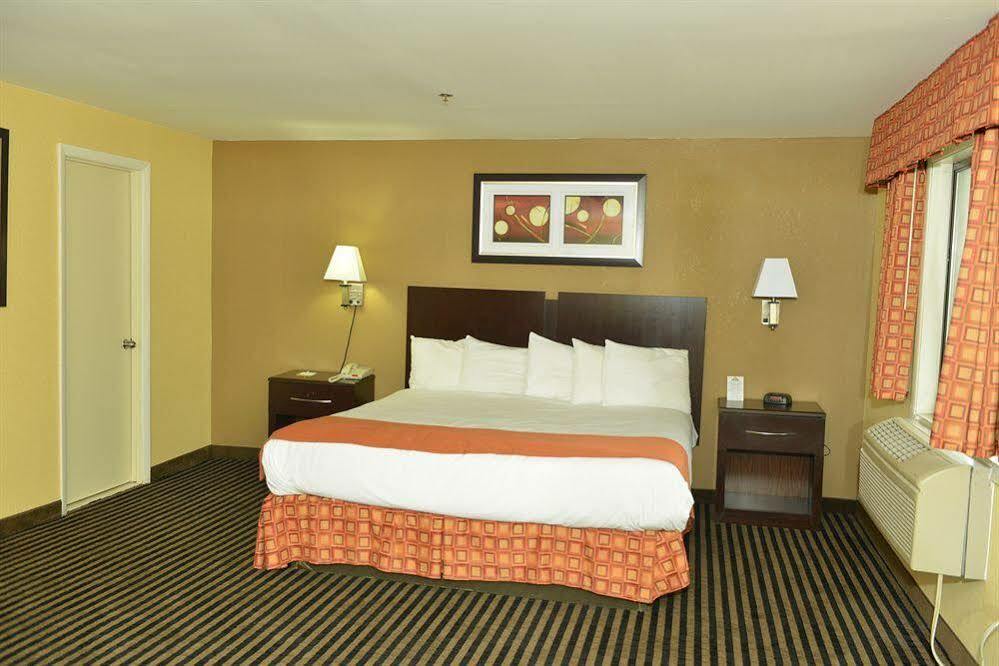 Whitney Inn & Suites 햄덴 외부 사진